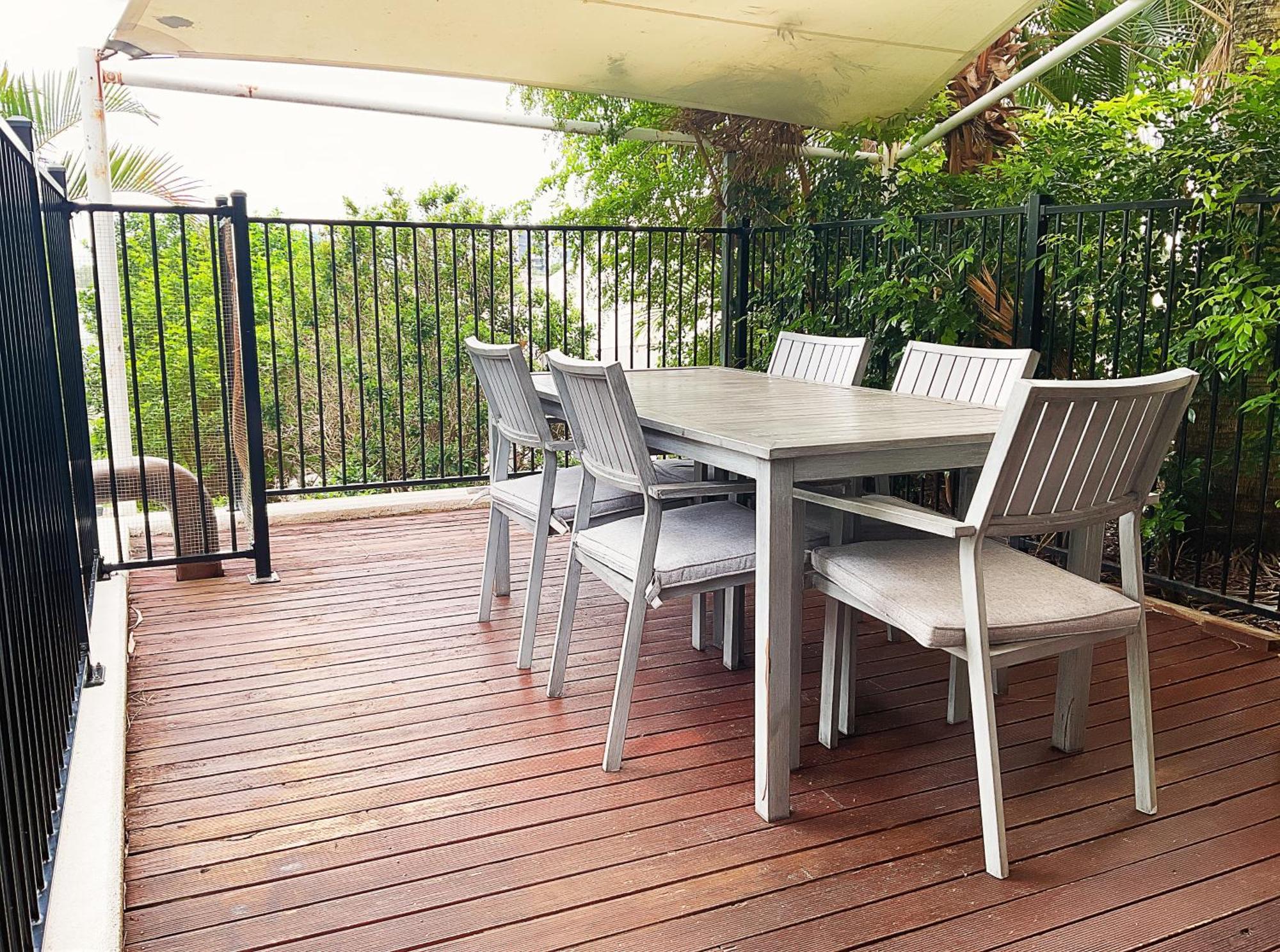 Tiki Hotel Apartments Surfers Paradise Gold Coast Exterior foto
