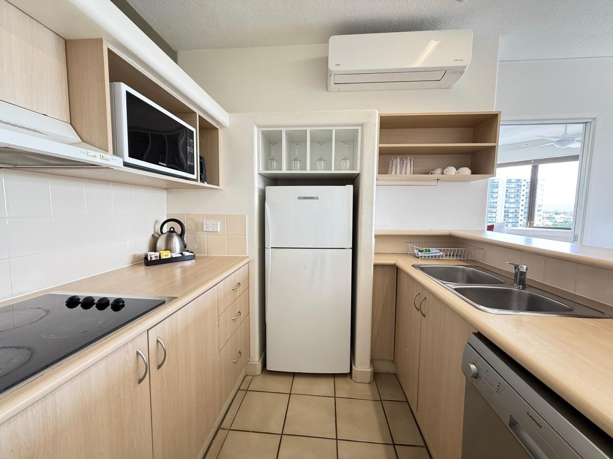 Tiki Hotel Apartments Surfers Paradise Gold Coast Exterior foto