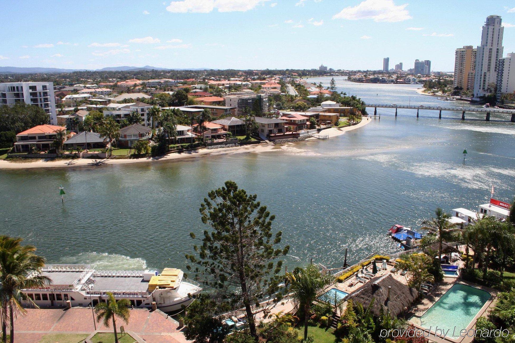 Tiki Hotel Apartments Surfers Paradise Gold Coast Exterior foto