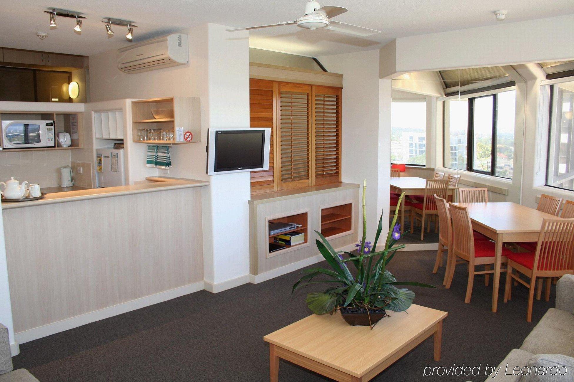 Tiki Hotel Apartments Surfers Paradise Gold Coast Exterior foto